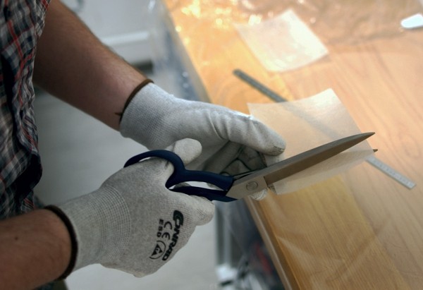 Cutting of glass vlies for manufacture of SMA sensors